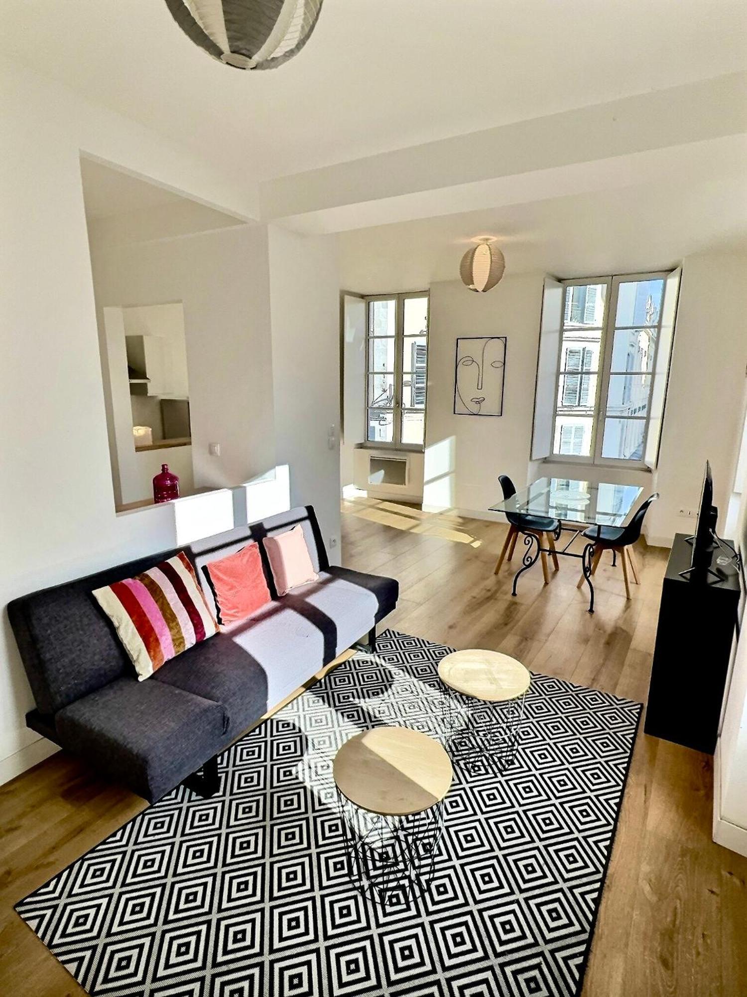 Wonderhost, Au Coeur Du Quartier Du Chateau โป ภายนอก รูปภาพ